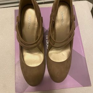 Women’s XAPPEAL midsize heels 8.5 tan new